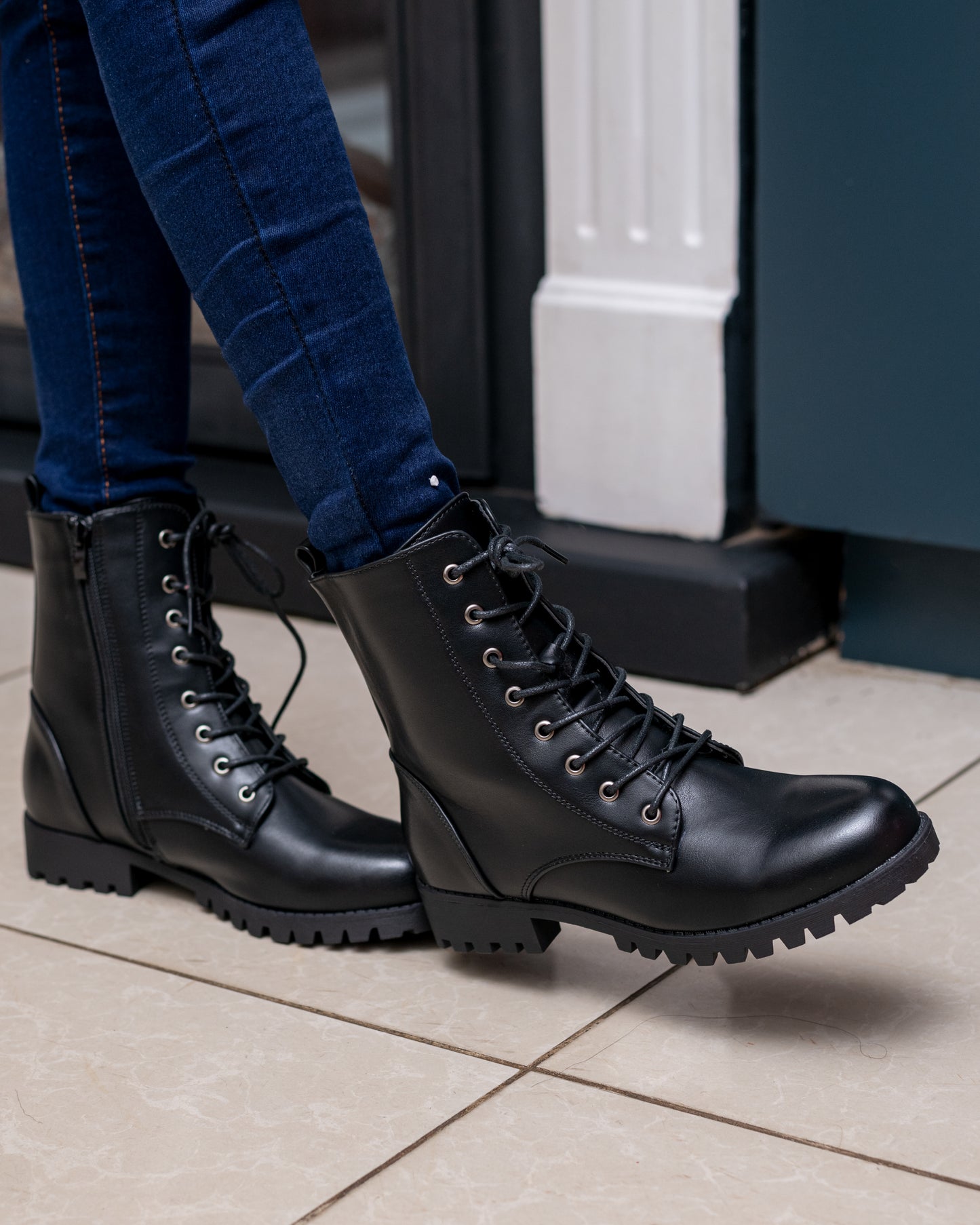 Camelia Boot Black
